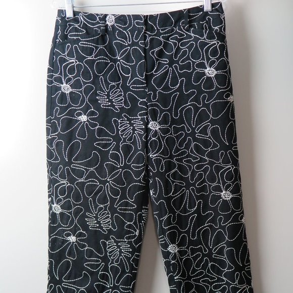 TALBOTS Black & White Embroidered Floral Pattern 100% Cotton Crop Pants Size 8 - Picture 2 of 5